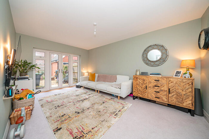 4 Bedroom Detached House For Sale In Vaisey Close, Tring, HP23