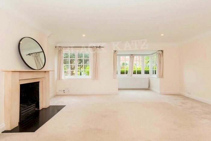 3 Bedroom Flat To Rent In Cascade Avenue, N10