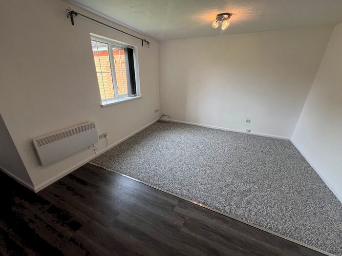 2 Bedroom Flat To Rent In Campbell Drive, Cardiff Bay, Cardiff, CF11