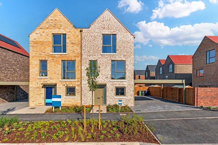 3 Bedroom Semi Detached House For Sale In De Bruyne Street, Cambridge, CB5