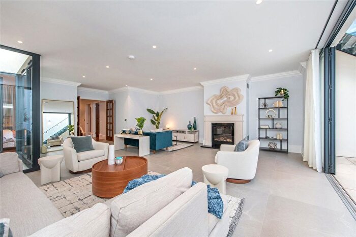 5 Bedroom Semi Detached House To Rent In Kings Road, Richmond, TW10