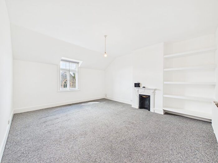 3 Bedroom Flat To Rent In Brighton Road, Worthing, BN11