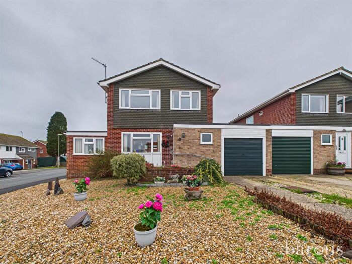 3 Bedroom Link Detached House For Sale In Osprey Road, Basingstoke, RG22