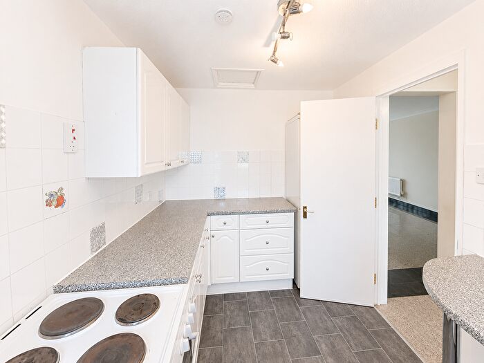3 Bedroom Maisonette To Rent In Lippits Hill, Basildon, SS16