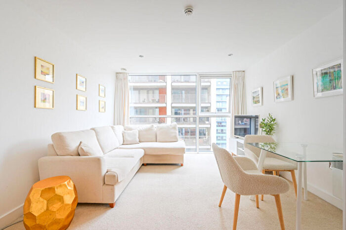 1 Bedroom Flat For Sale In Western Gateway, Royal Docks, London, E16