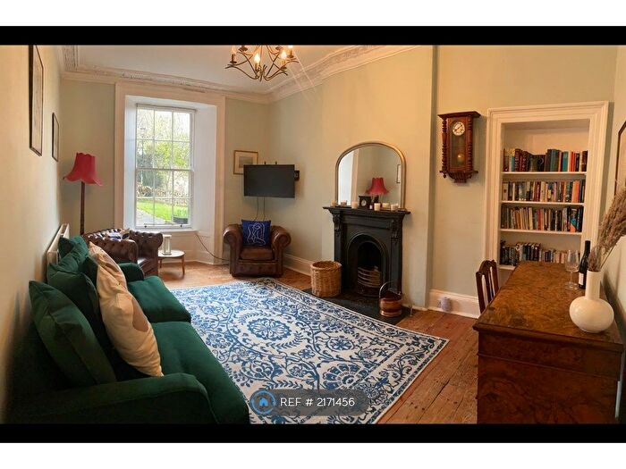 2 Bedroom Flat To Rent In Brown's Place, Edinburgh, EH1