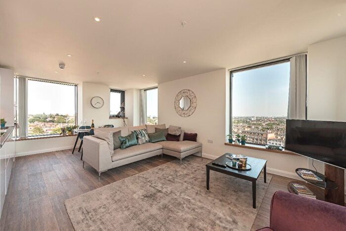 2 Bedroom Apartment To Rent In Junction Road, London, N19