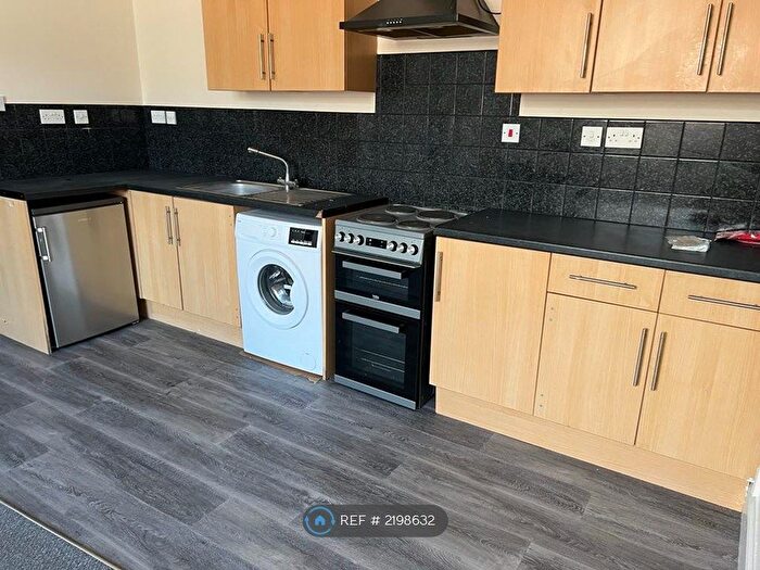 1 Bedroom Flat To Rent In Strand Street, Grimsby, DN32