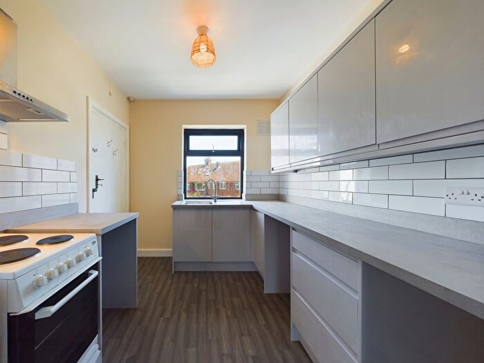 3 Bedroom Flat To Rent In Hurst Avenue, Worthing, BN11