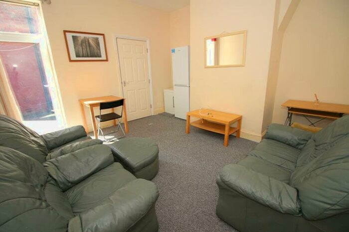 3 Bedroom Flat To Rent In Tavistock Road, Jesmond, Newcastle Upon Tyne, NE2