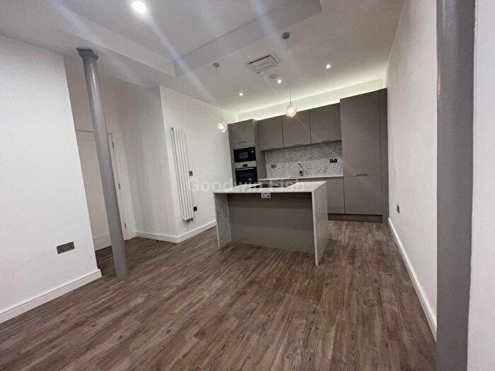 2 Bedroom Apartment To Rent In Macintosh Mill, Cambridge Street, Southern Gateway, M1