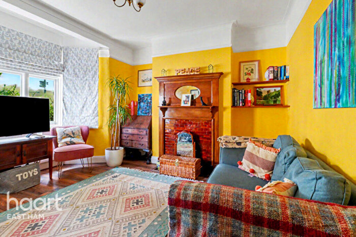 3 Bedroom Terraced House For Sale In Fourth Avenue, London, E12