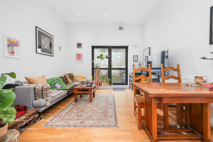 4 Bedroom Terraced House For Sale In Cornthwaite Road, London, E5