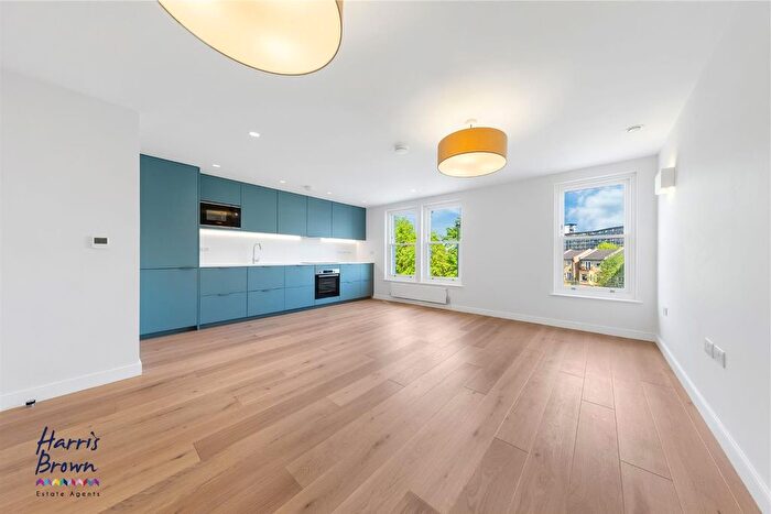 3 Bedroom Flat To Rent In Caledonian Road, London, N7