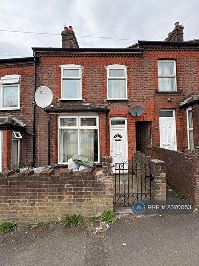 3 Bedroom Terraced House To Rent In Hitchin Road, Luton, LU2