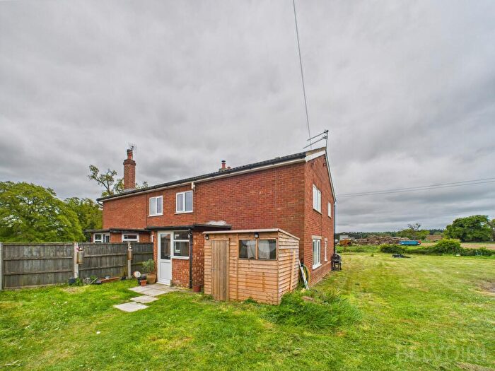 4 Bedroom Semi-Detached House To Rent In Threxton House Cottages, Threxton, IP25