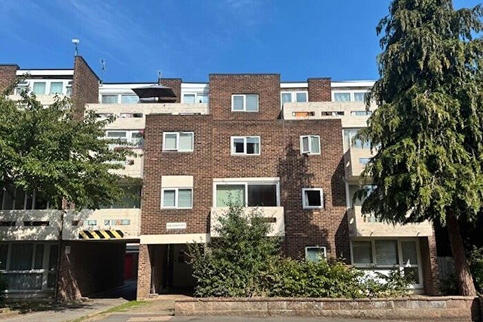2 Bedroom Apartment To Rent In Hillmount, Woking, GU22