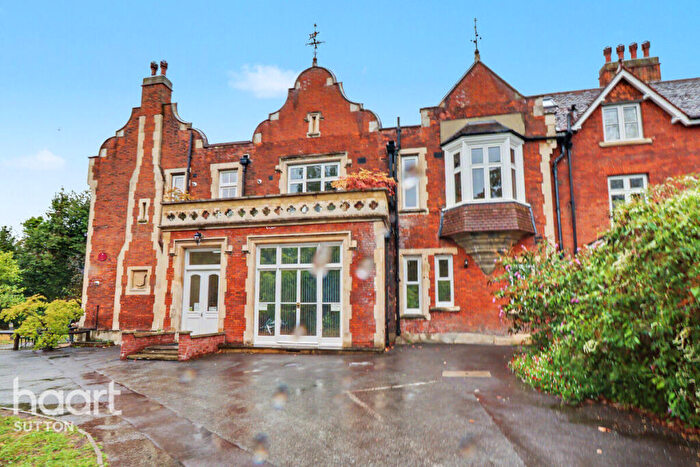 2 Bedroom Flat For Sale In Honeywood Walk, Carshalton, SM5