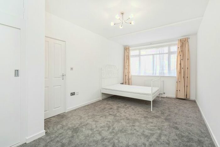 Studio To Rent In Maida Vale, London, W9