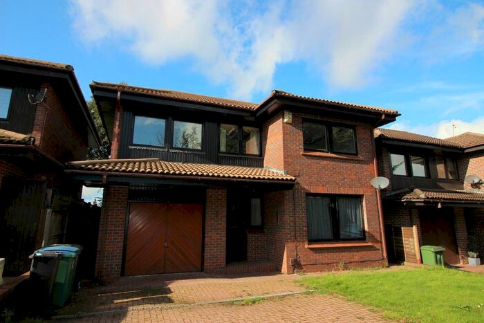 4 Bedroom Property To Rent In Sonia Close, Watford, WD19