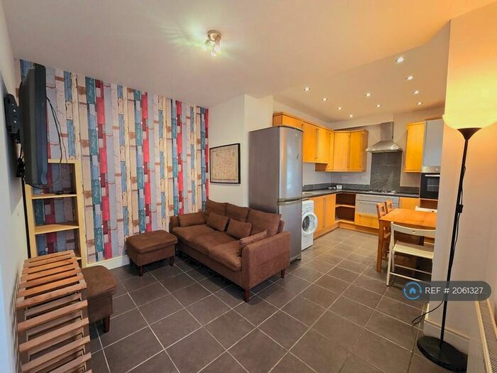 4 Bedroom Semi-Detached House To Rent In Antill Road, London, E3