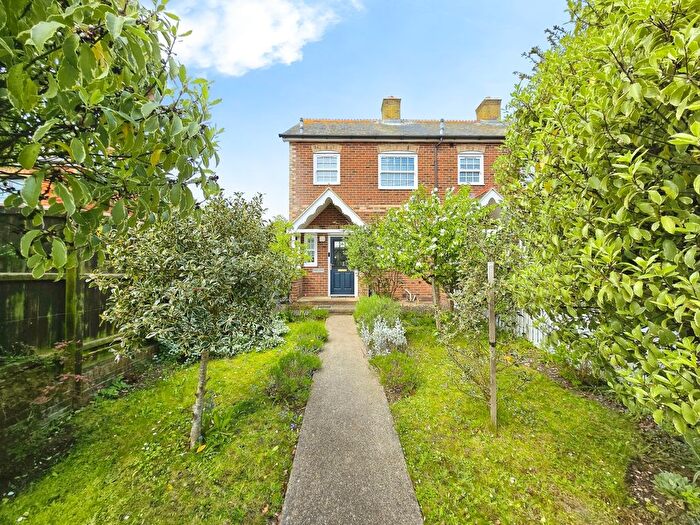 3 Bedroom Semi-Detached House For Sale In High Street, Freshwater, Isle Of Wight, PO40