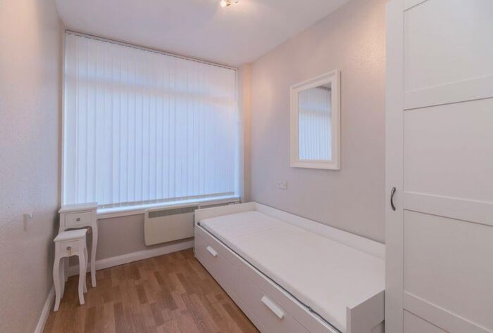 Studio To Rent In Milton Street, Abbeyhill, EH8