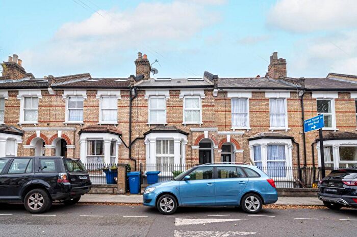 2 Bedroom Flat To Rent In Nutbrook Street, Peckham Rye, London, SE15