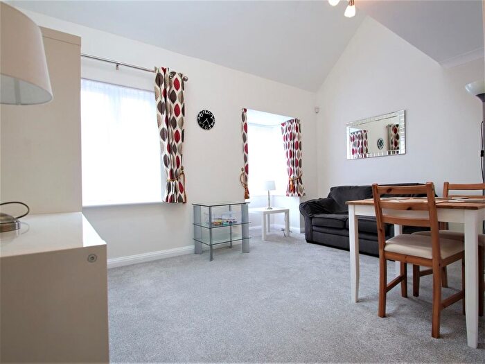 2 Bedroom Flat To Rent In Dorset Mews, London, N3