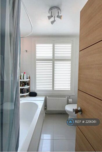 1 Bedroom Flat To Rent In Marine Square, Brighton, BN2
