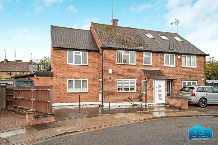 4 Bedroom Semi Detached House To Rent In Holland Close, Barnet, Hertfordshire, EN5