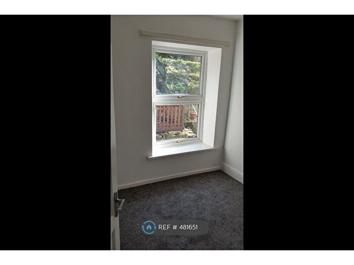 2 Bedroom End Of Terrace House To Rent In High Street West, Glossop, SK13