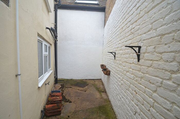 1 Bedroom Semi-Detached House To Rent In Limes Road, Beckenham, BR3