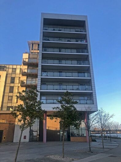 3 Bedroom Apartment To Rent In Duncansby House, Prospect Place, Cardiff Bay, CF11