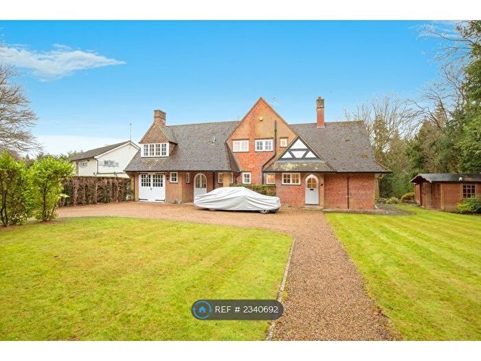 4 Bedroom Detached House To Rent In Stratton Road, Beaconsfield, HP9