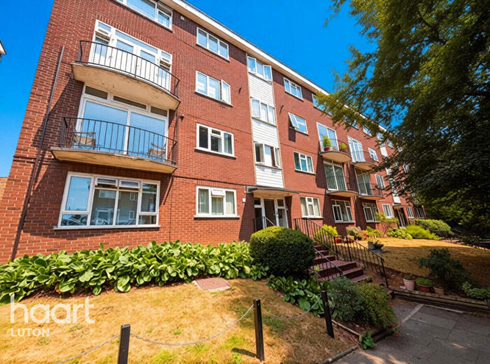 2 Bedroom Maisonette To Rent In The Larches, Luton, LU2