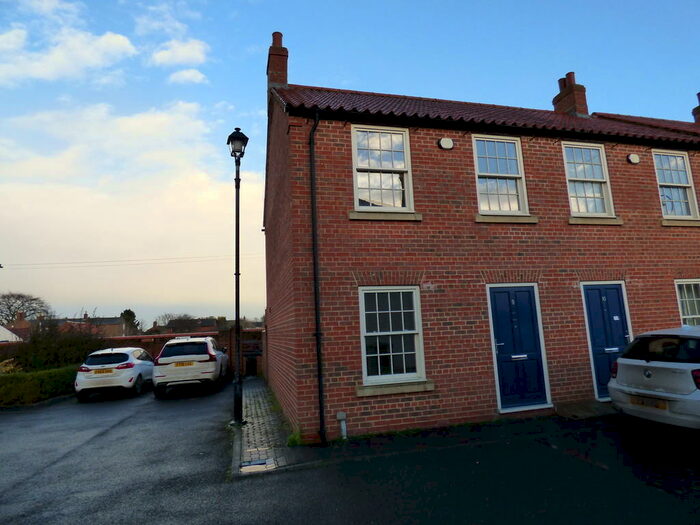 2 Bedroom End Of Terrace House To Rent In Kings Mews, Louth, LN11