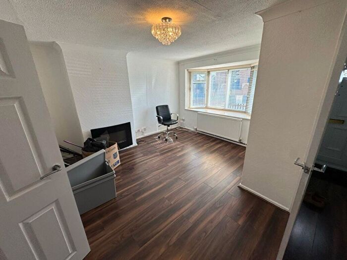 3 Bedroom Maisonette To Rent In Windmill Lane, Smethwick, B66