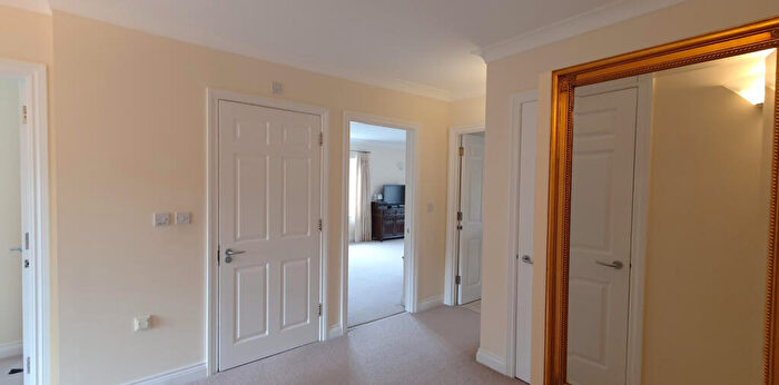 3 Bedroom Flat To Rent In Downton, SP5