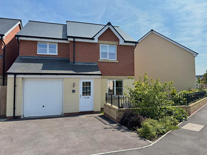 3 Bedroom Detached House For Sale In Winchcombe Avenue, Devizes, Wiltshire, SN10
