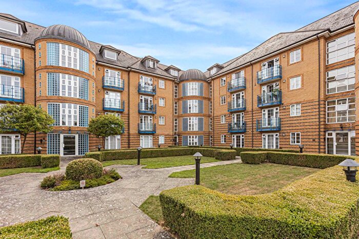 2 Bedroom Flat To Rent In Newland Gardens, Hertford, SG13