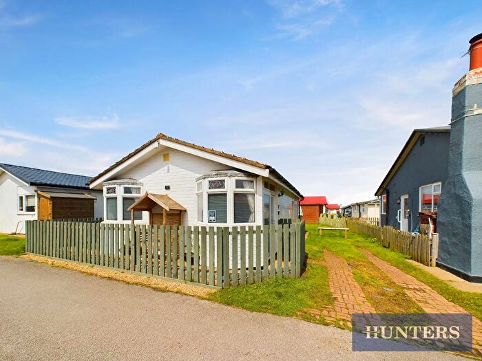 2 Bedroom Chalet For Sale In Th Avenue, South Shore, Wilsthorpe, Bridlington, YO15