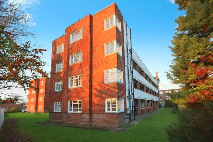 2 Bedroom Apartment To Rent In Bishopric Court, Horsham, RH12