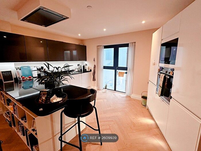 2 Bedroom Flat To Rent In Braywick Road, Maidenhead, SL6