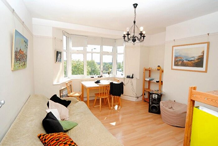 2 Bedroom Flat To Rent In East End Road, East Finchley, N2