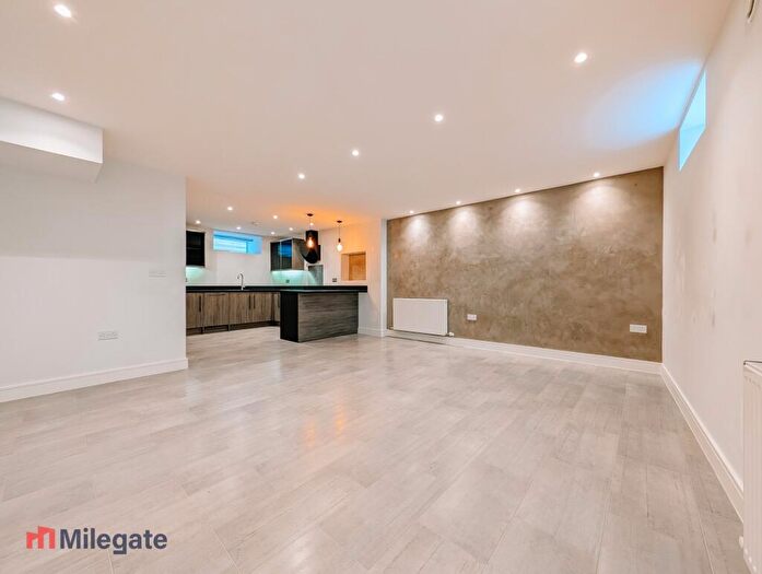 2 Bedroom Flat To Rent In Carshalton Road, Sutton, SM1