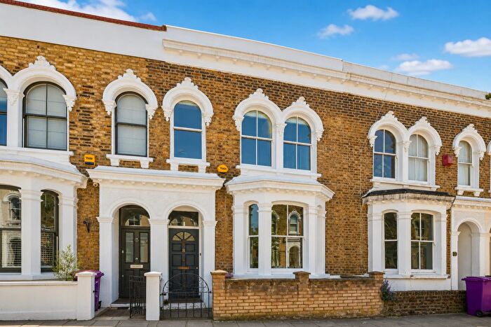 3 Bedroom House For Sale In Strahan Road, Bow, E3