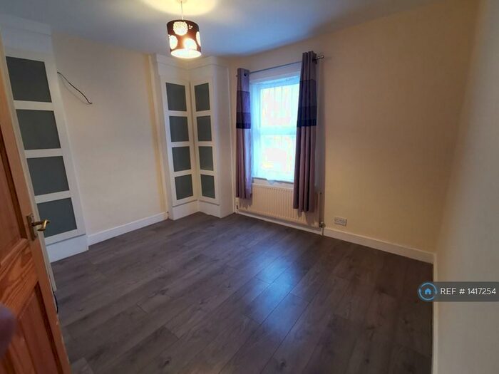 3 Bedroom Terraced House To Rent In Stoke View, Slough, SL1