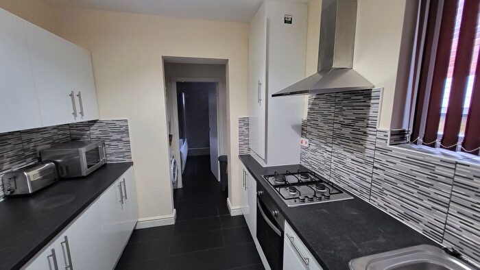 4 Bedroom Semi-Detached House To Rent In Beverly Road, Fallowfield, Manchester, M14