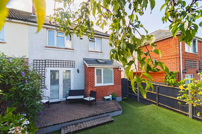 3 Bedroom Semi-Detached House For Sale In St. Johns Road, Christchurch, BH23